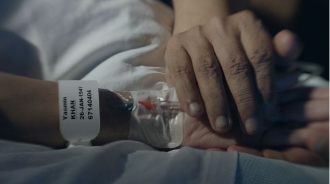 BRENMOOR_diacor_hospital-wristbands-on-Monroe-ITV-broadcast-March-2011